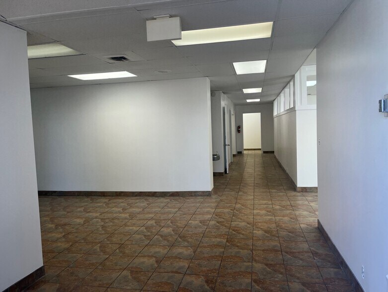 More Photos Of 3917 Broadway St, Kansas City Office For Lease