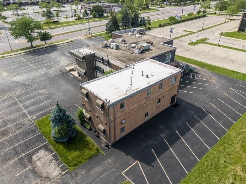 More Photos Of 281 Waukegan Rd, Northfield Freestanding For Sale