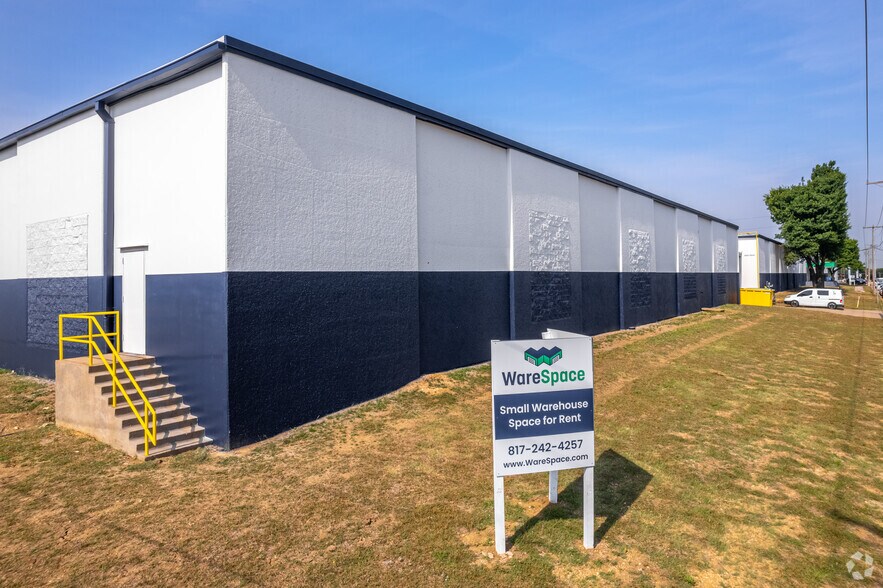 More Photos Of 3131 W Bolt St, Fort Worth Warehouse For Lease