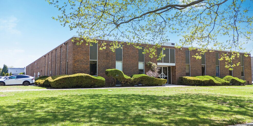 More Photos Of 35 Hoffman Ave, Hauppauge Industrial For Sale