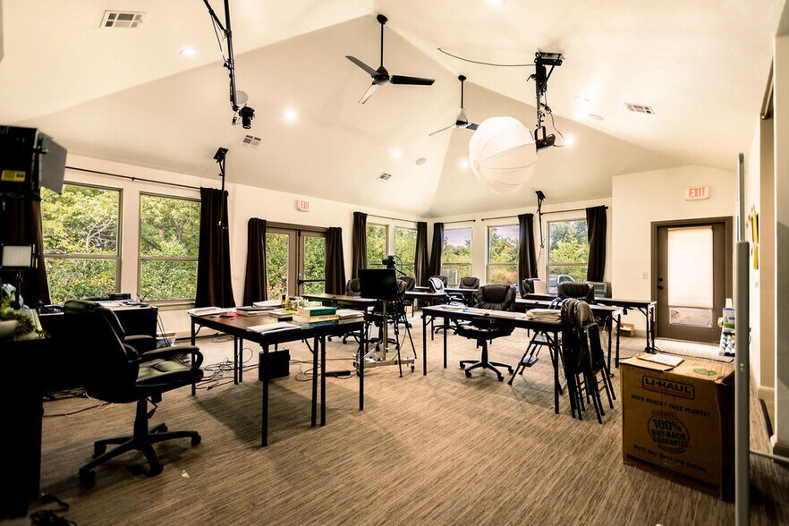 More Photos Of 2851 W Edmond Rd, Edmond Storefront Retail Office For Sale