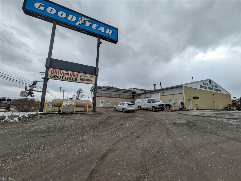 More Photos Of 1851 S Broadway, Geneva Bar For Sale