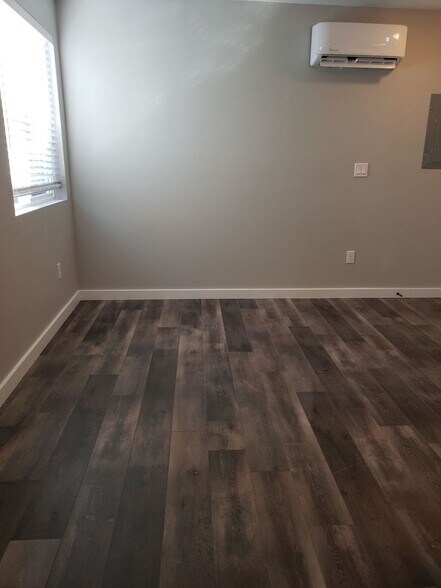 More Photos Of 612 NE Santiam Blvd, Mill City Multifamily For Sale