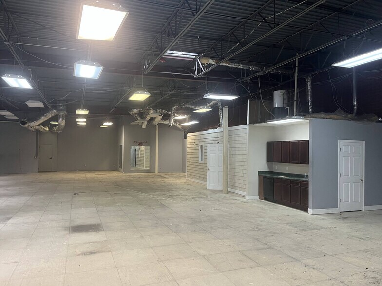 More Photos Of 5333 Bells Ferry Rd, Acworth Light Distribution For Lease