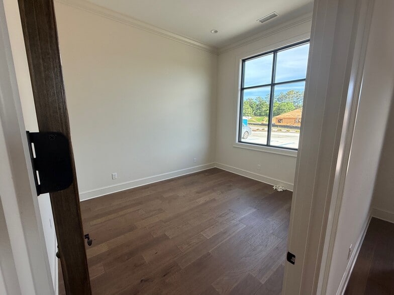More Photos Of 2500 Interstate Dr, Opelika Medical For Lease