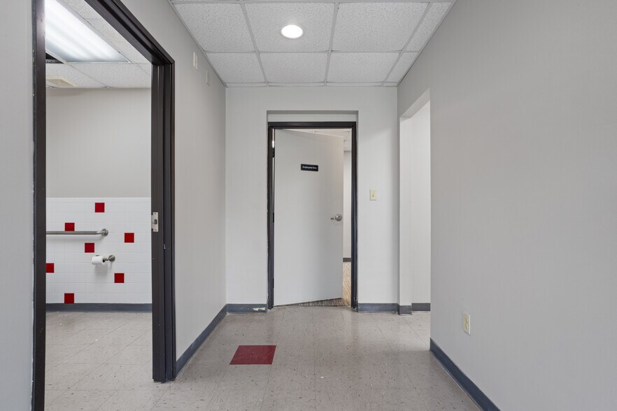 More Photos Of 282 Lameuse St, Biloxi Office For Sale