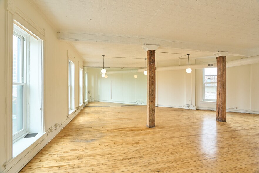 More Photos Of 1539 N Damen Ave, Chicago Office For Lease