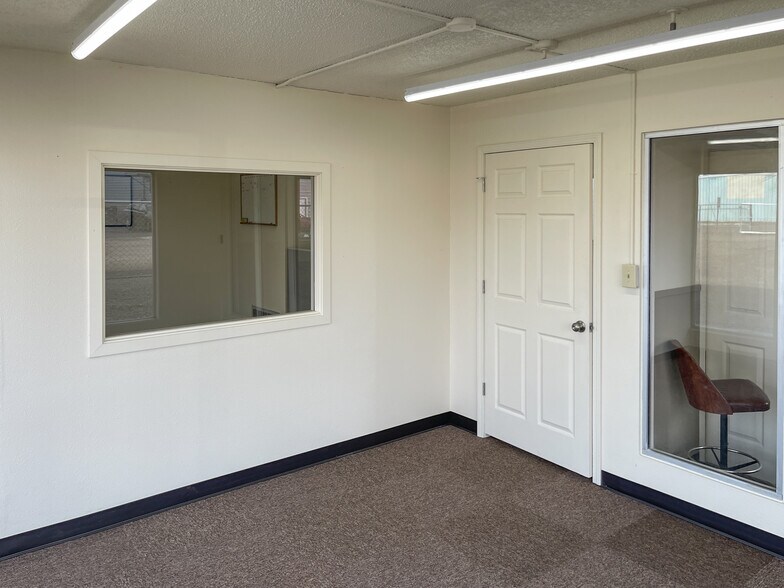 More Photos Of 710 S Oregon St, Ontario Office For Lease