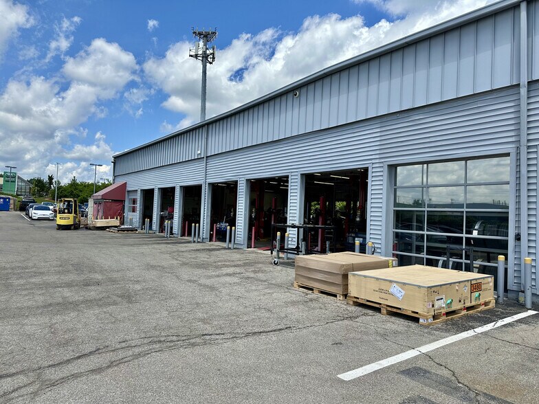 More Photos Of 9111 Blue Ash Rd, Cincinnati Freestanding For Lease