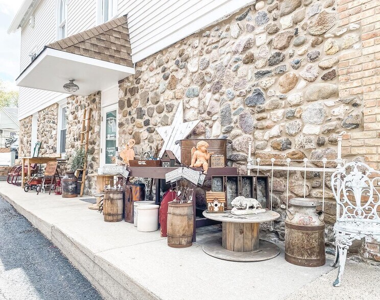 More Photos Of 205 W Main St, West Dundee Office For Sale