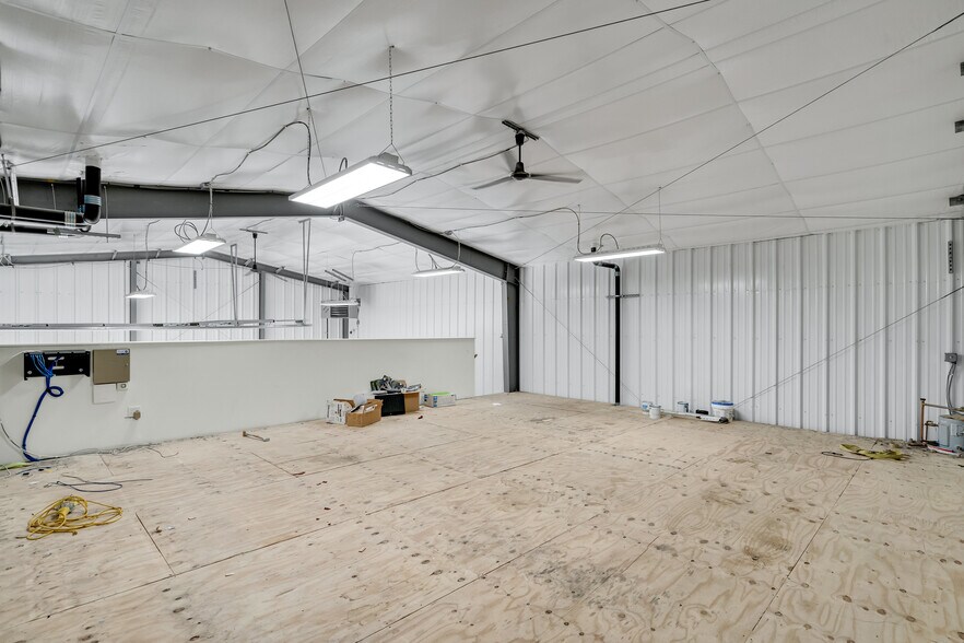 More Photos Of 7 Adam Rd, Stoneham Unknown For Lease