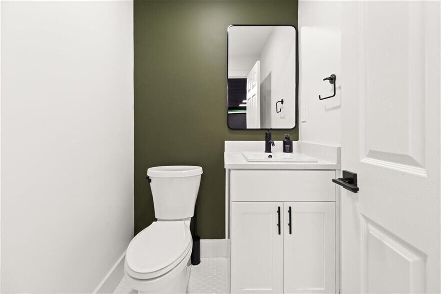 More Photos Of 6111 Peachtree Dunwoody Rd NE, Atlanta Medical For Sale