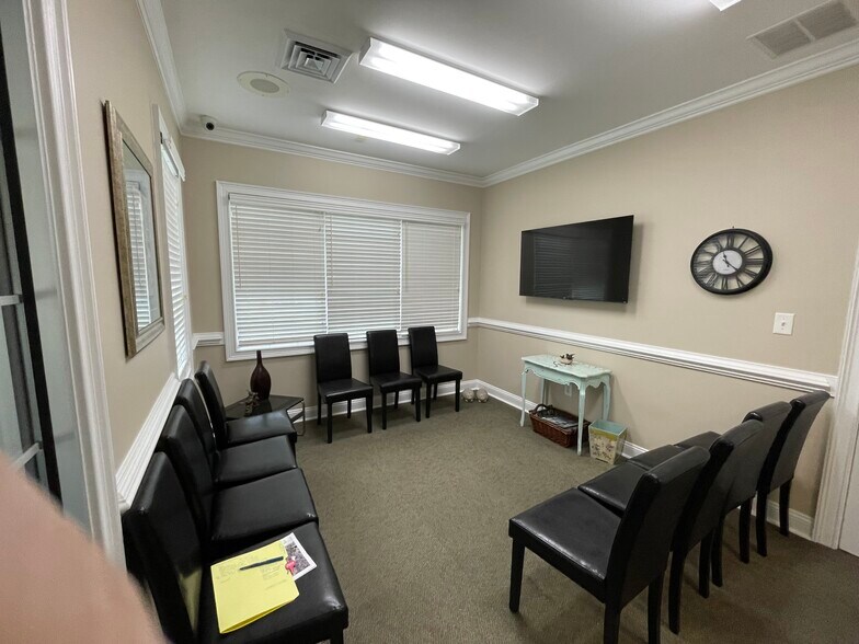 More Photos Of 1611 Flora Ave, Burlington Healthcare For Lease