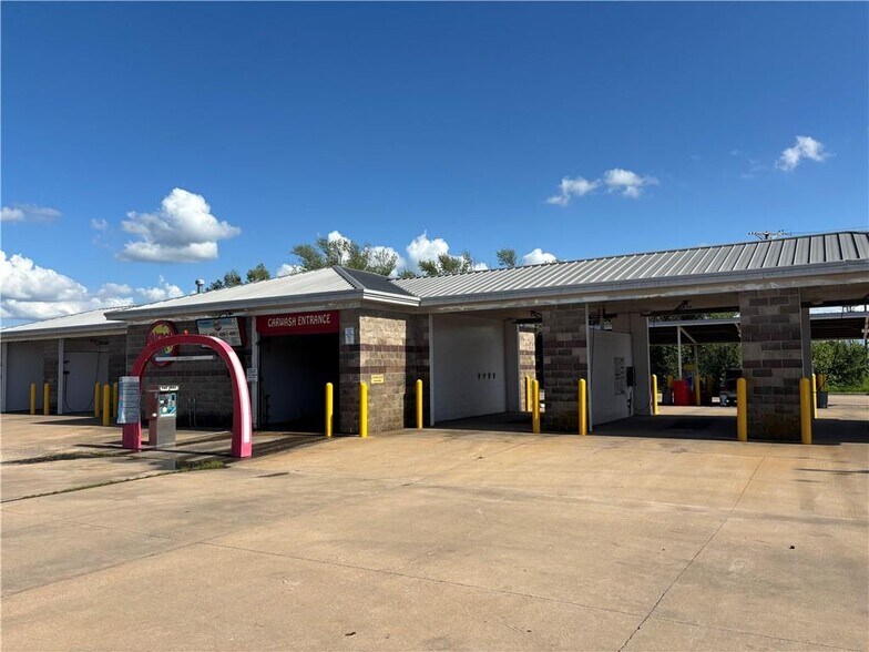 Primary Photo Of 16 Main St, Farmington Carwash For Sale