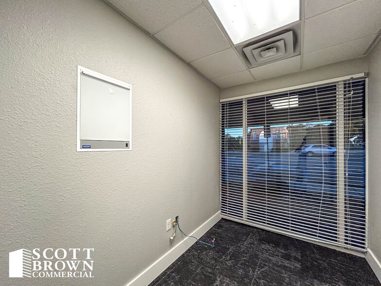 More Photos Of 638 Londonderry Ln, Denton Medical For Sale