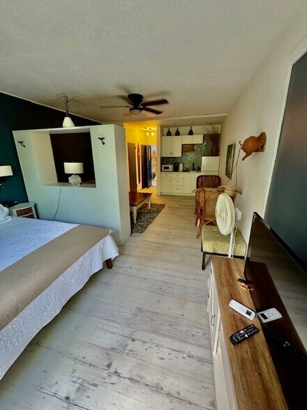 More Photos Of 308 Monroe St, Hollywood Hotel For Sale
