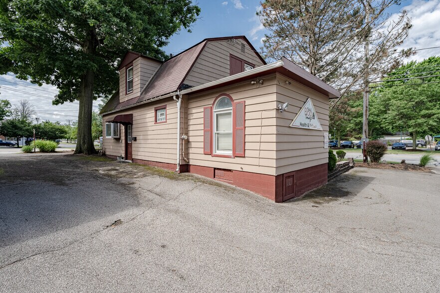 More Photos Of 7285 Center St, Mentor Office Residential For Sale