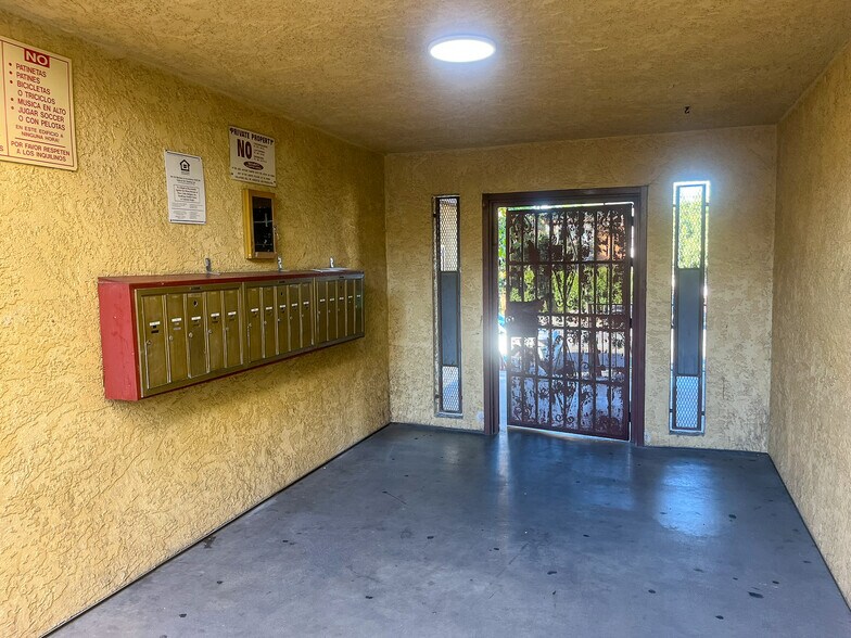 More Photos Of 13956 Vanowen St, Van Nuys Apartments For Sale
