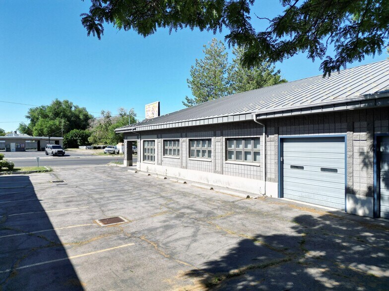 More Photos Of 329 E 2100 S, Salt Lake City Showroom For Lease