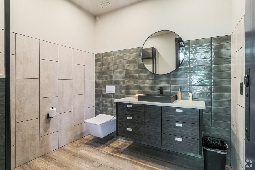 More Photos Of 725 Prudden St, Lansing Office For Lease