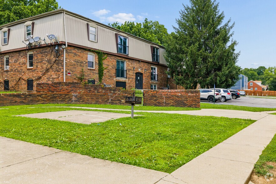 More Photos Of 1328-1345 Devonport Dr, Lexington Apartments For Sale