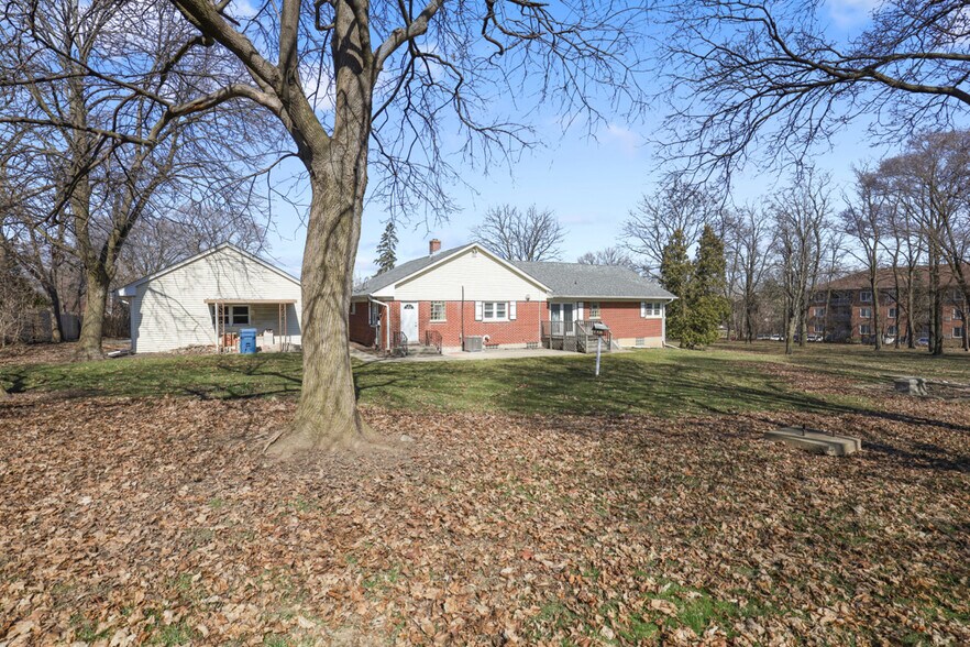 More Photos Of 22W421 ARMY TRAIL RD, Addison Flex For Sale