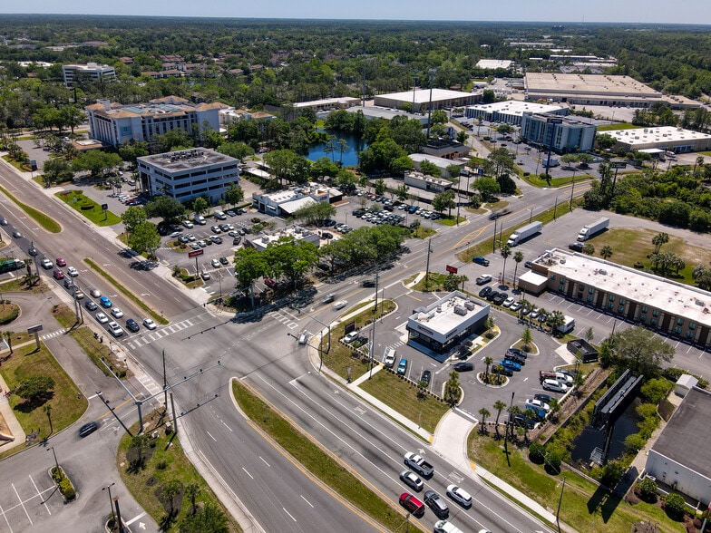 More Photos Of 8282 Western Way Cir, Jacksonville Warehouse For Lease