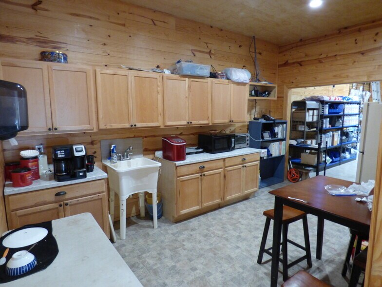 More Photos Of 5231 South St, Nacogdoches Storefront Retail Office For Sale