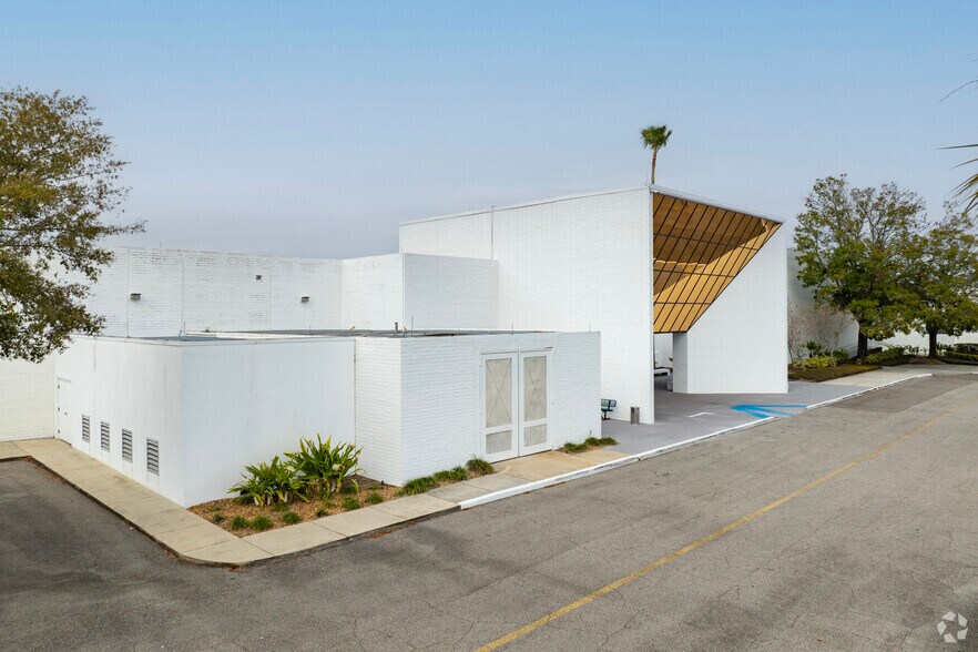 More Photos Of 5701 E Hillsborough Ave, Tampa Office For Lease