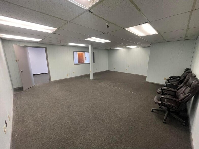 More Photos Of 5107 W University Blvd, Jacksonville Warehouse For Sale