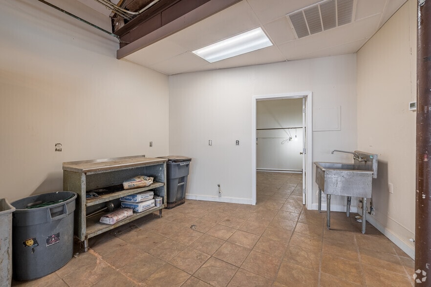 More Photos Of 290 Simpson St, Atlanta Flex For Lease