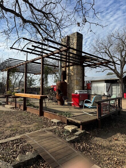 More Photos Of 7080 W Highway 290, Dripping Springs General Retail For Lease