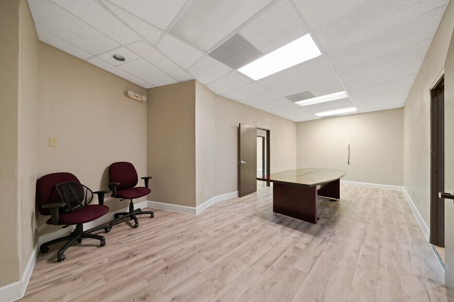 More Photos Of 8627 Cinnamon Creek Dr, San Antonio Office For Sale