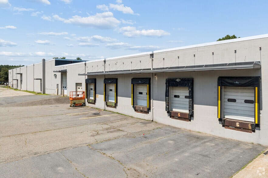More Photos Of 6 Willow Rd, Ayer Warehouse For Lease