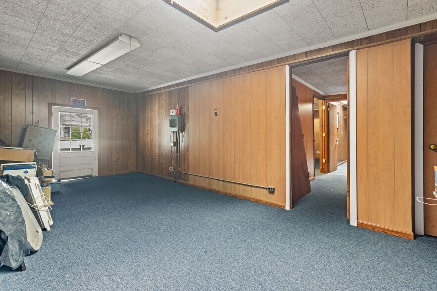 More Photos Of 676 Boston Post Rd, Darien Office For Sale