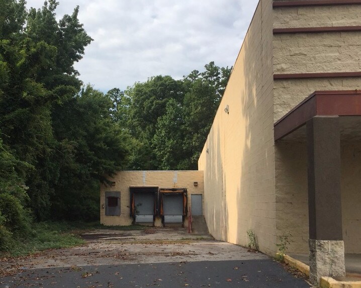 More Photos Of 1340 W Main St, Danville Storefront For Lease