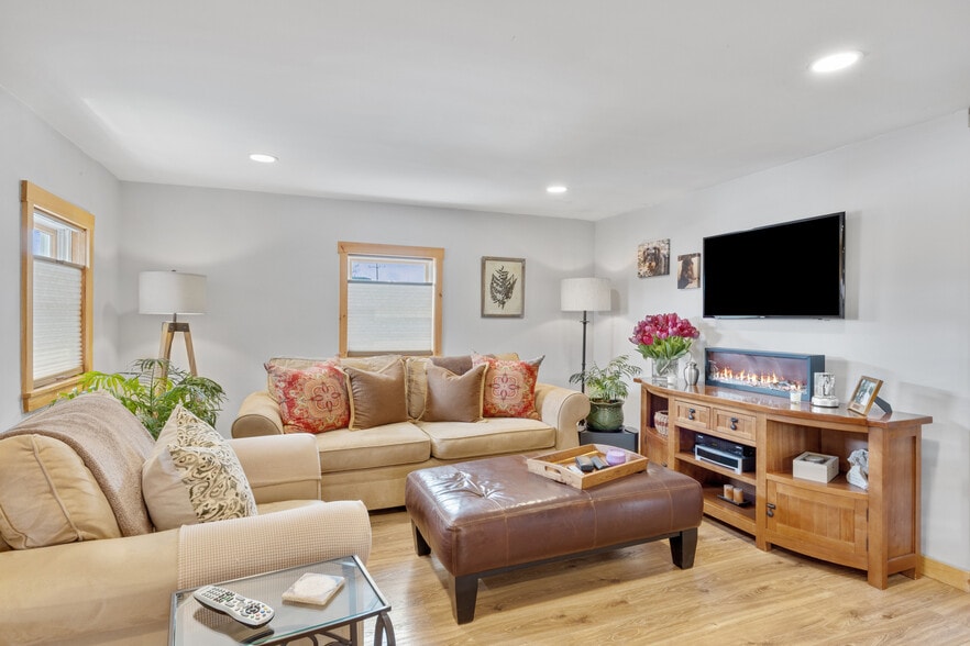 More Photos Of 296 N Main St, Sayville Industrial For Sale