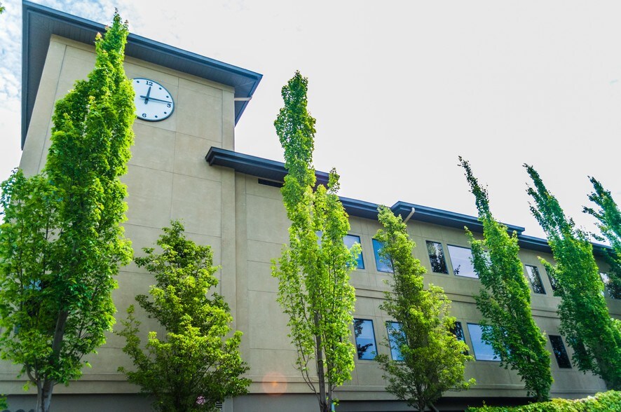 More Photos Of 8015 SE 28th St, Mercer Island Office For Lease