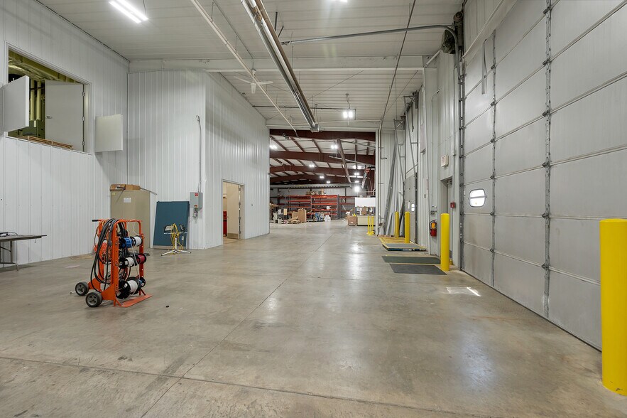 More Photos Of 1725 Suburban Dr, De Pere Manufacturing For Sale