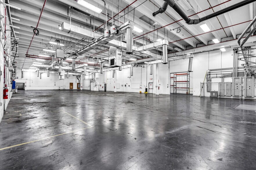 More Photos Of 12800 NW 38th Ave, Opa Locka Warehouse For Lease