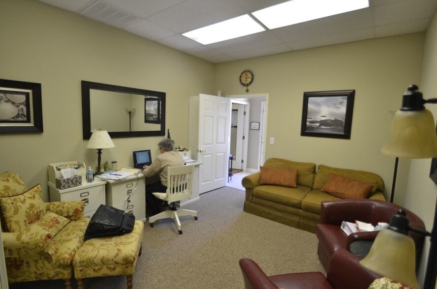 More Photos Of 4 Bradley Park Ct, Columbus Office For Lease