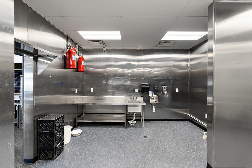 More Photos Of 20050 Livernois Ave, Detroit Restaurant For Sale