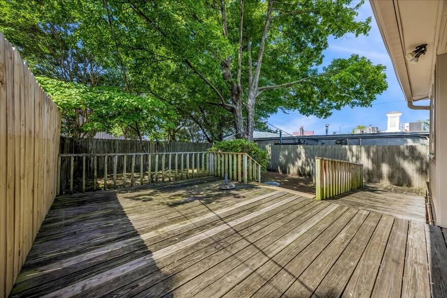 More Photos Of 2151 Monroe Ave, Memphis Office Residential For Sale