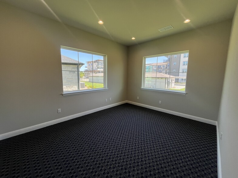 More Photos Of 6000 Alma Rd, McKinney Office For Sale