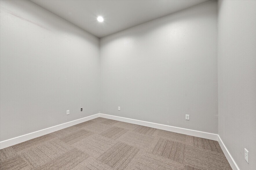 More Photos Of 350 Rufe Snow Dr, Keller Medical For Lease