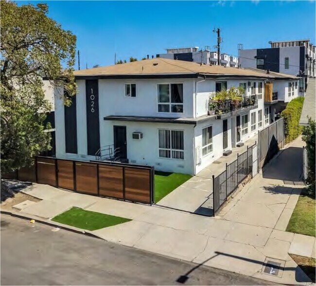 More Photos Of 1026 N Hudson Ave, Los Angeles Apartments For Sale