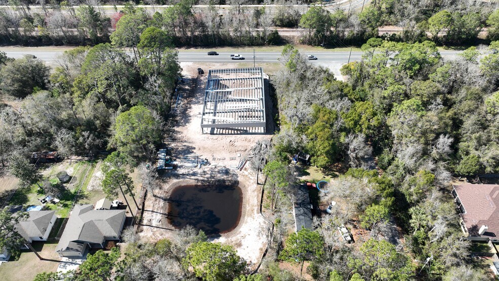 More Photos Of 14577 N Main St, Jacksonville Showroom For Lease