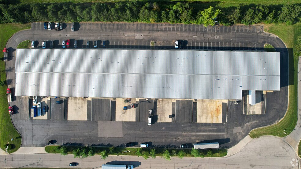 More Photos Of 3455 Centerpoint Dr, Grove City Warehouse For Lease