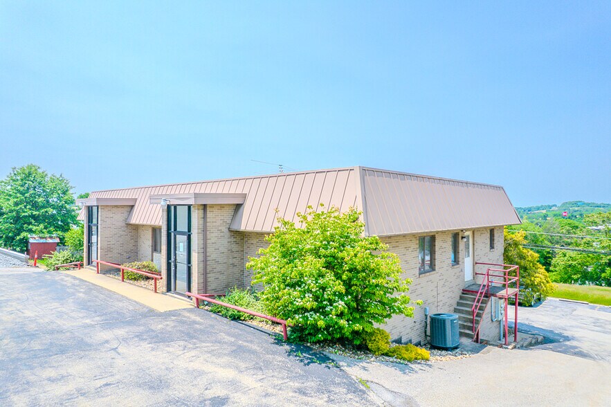 More Photos Of 1027 W Main St, Mount Pleasant Medical For Sale