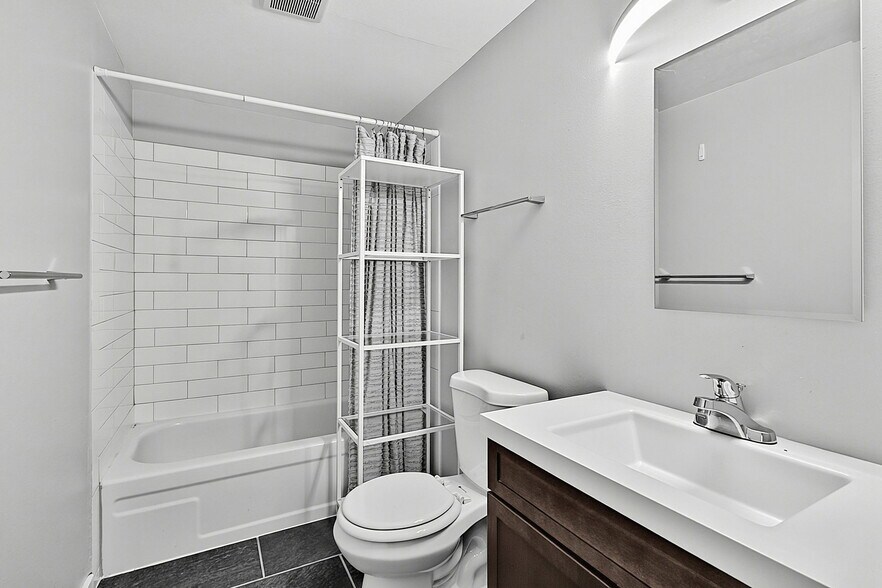 More Photos Of 945 Madison St, Eugene Apartments For Sale